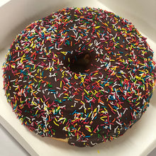 Load image into Gallery viewer, Giant Donut Cake Party Pack Gift Box