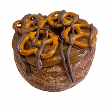Load image into Gallery viewer, 6 Pack Caramel Pretzel Cronut Gift Box