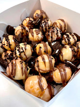 Load image into Gallery viewer, Crushed Oreo Chocolate Donut Hole Share Pack