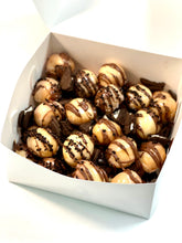 Load image into Gallery viewer, Crushed Oreo Chocolate Donut Hole Share Pack